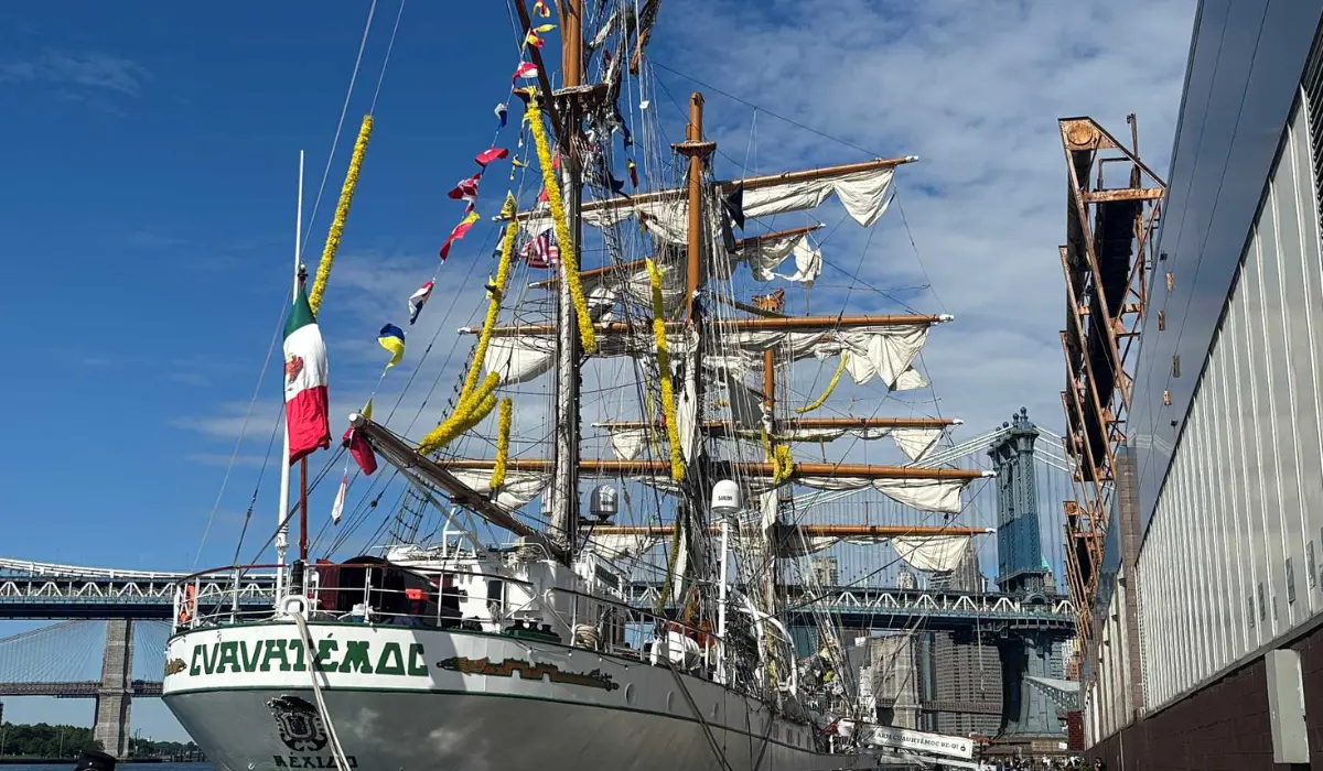Buque Cuauhtémoc es trasladado a astillero en Brooklyn, informa Semar