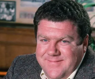 Fallece George Wendt, actor de Cheers, a los 76 años mientras dormía