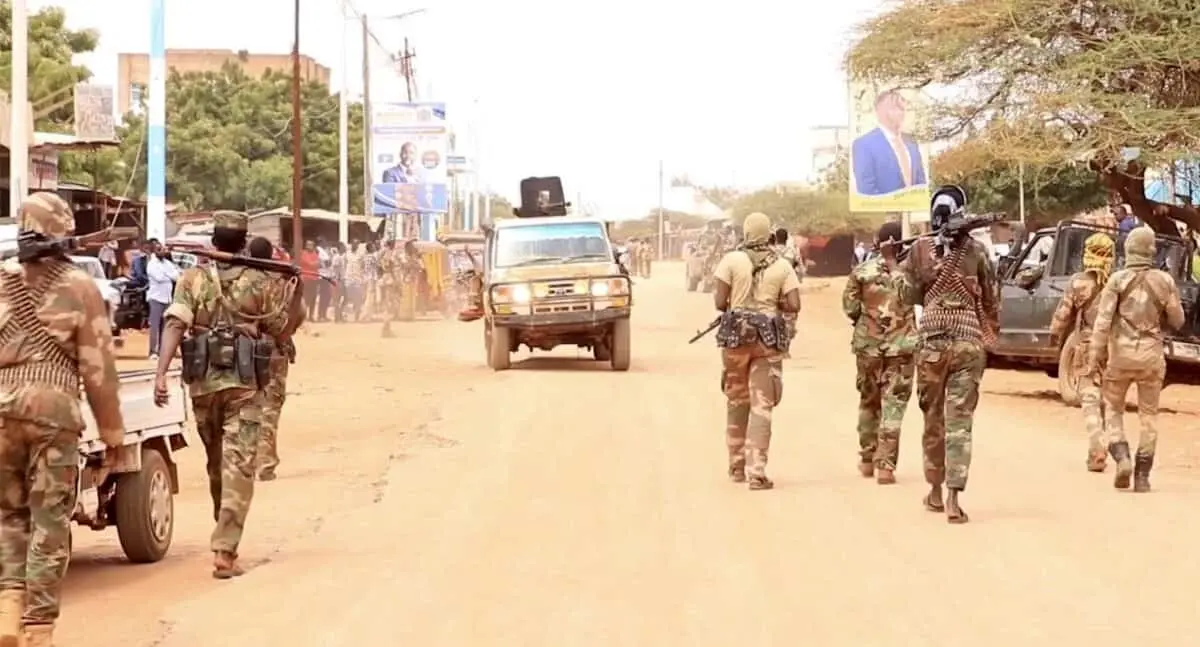 Impactan seis proyectiles en una base militar de Somalia