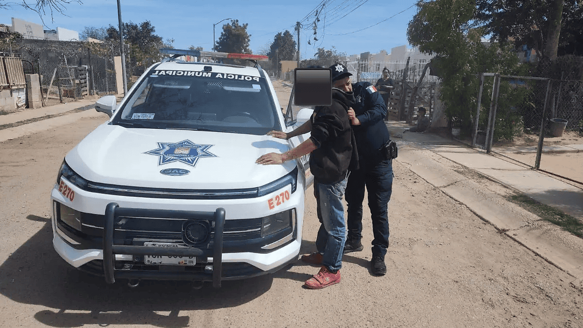 Aseguran a hombre tras intentar estrangular a su cuñado en Puerta del Rey