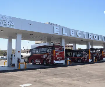 Durazo inaugura primera electrolinera pública y lanza buses eléctricos