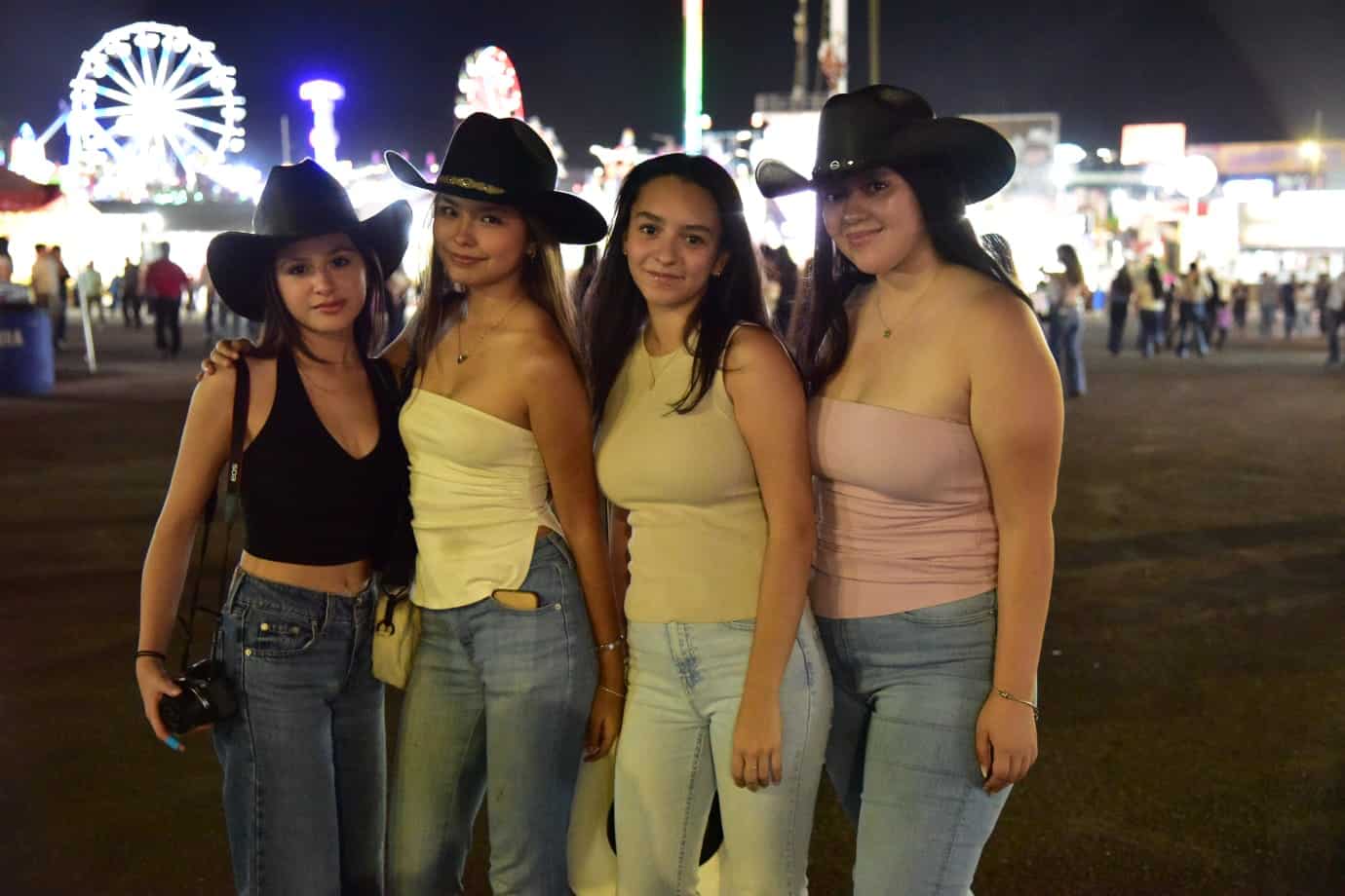 Se reúnen hermosillenses en la Expogan Sonora