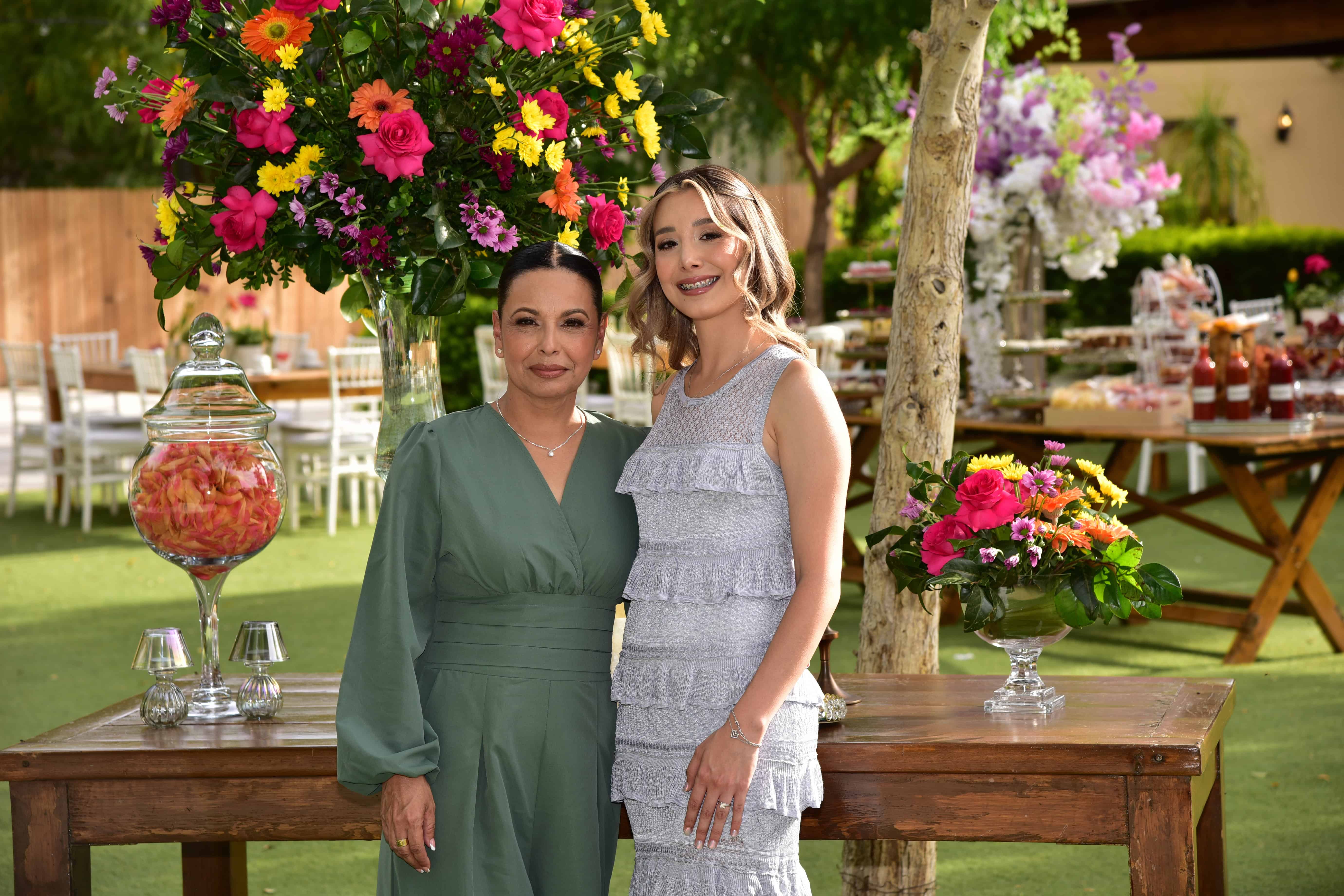Recibe Ariana Lardín Monge elegante Bridal Shower