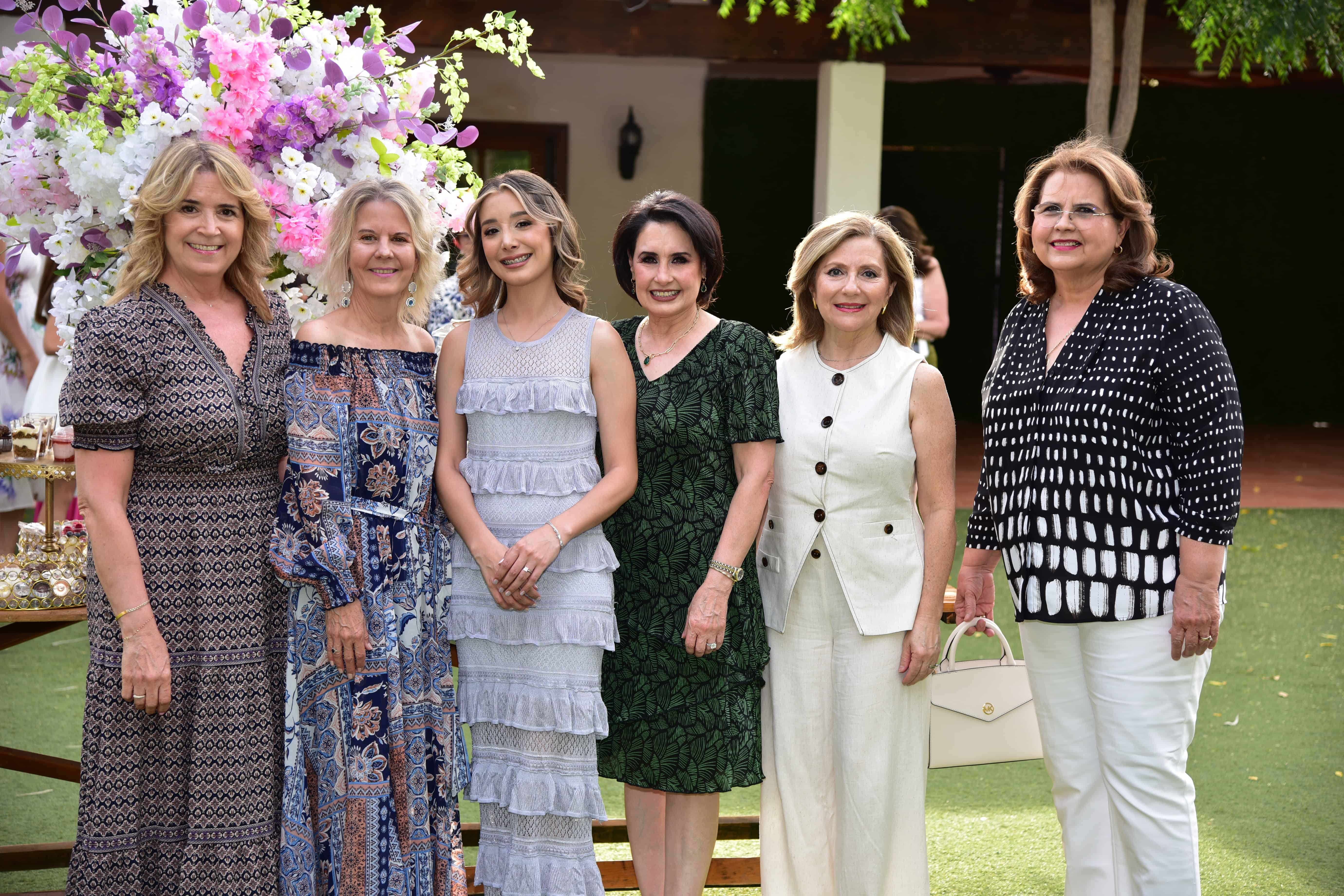 Recibe Ariana Lardín Monge elegante Bridal Shower