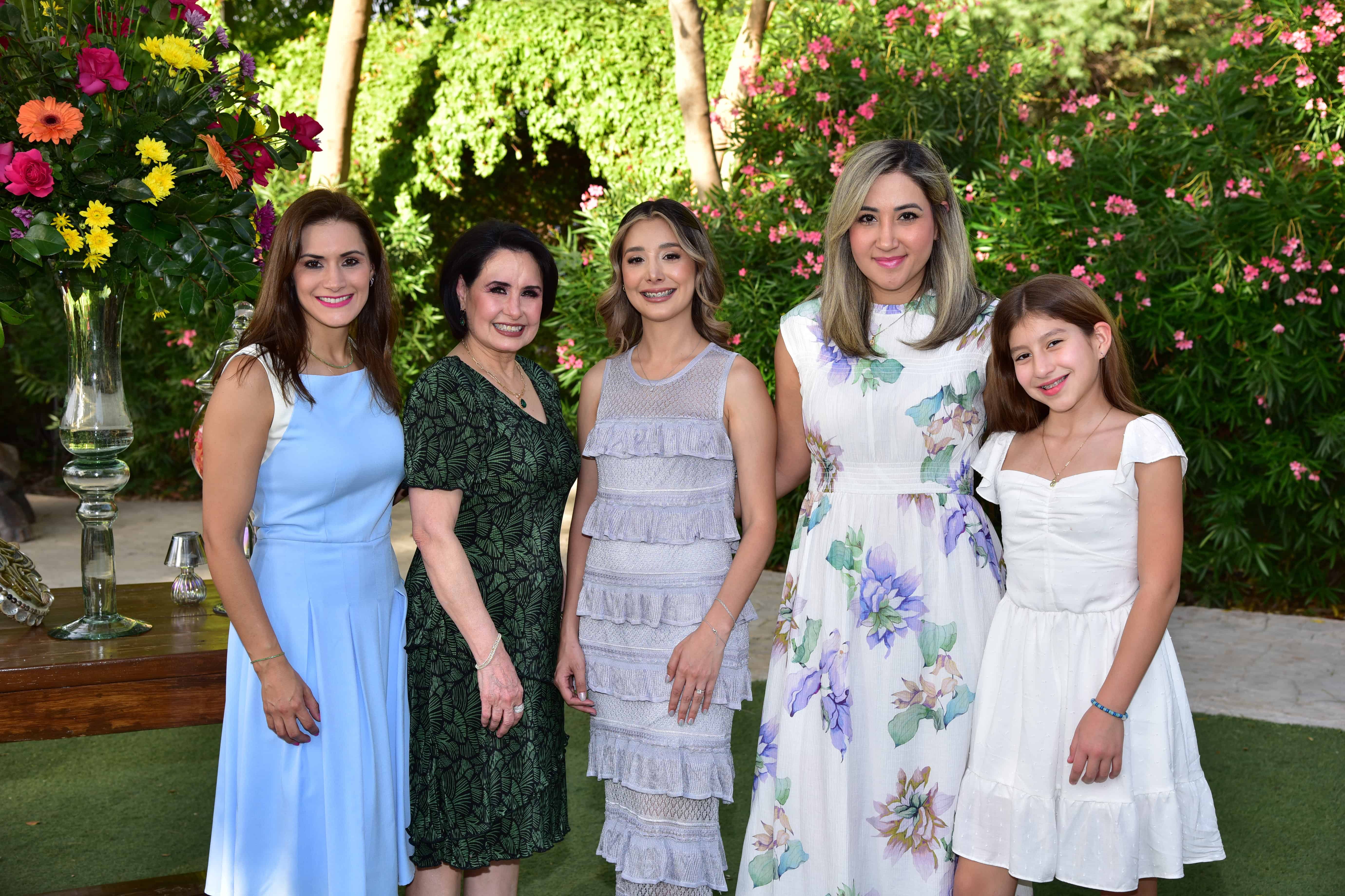 Recibe Ariana Lardín Monge elegante Bridal Shower