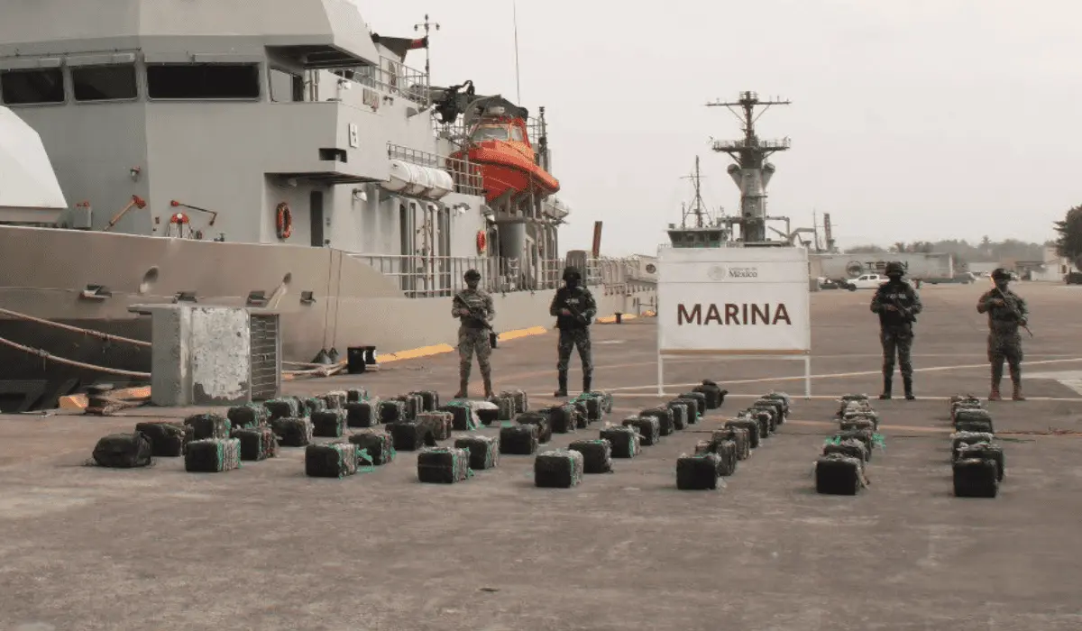Asegura Marina 1.28 toneladas de cocaína frente a las costas de Michoacán