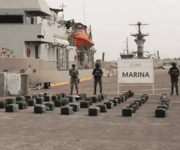 Asegura Marina 1.28 toneladas de cocaína frente a las costas de Michoacán