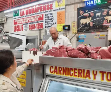 Inflación rompe techo de Banxico: carne y pollo disparan precios