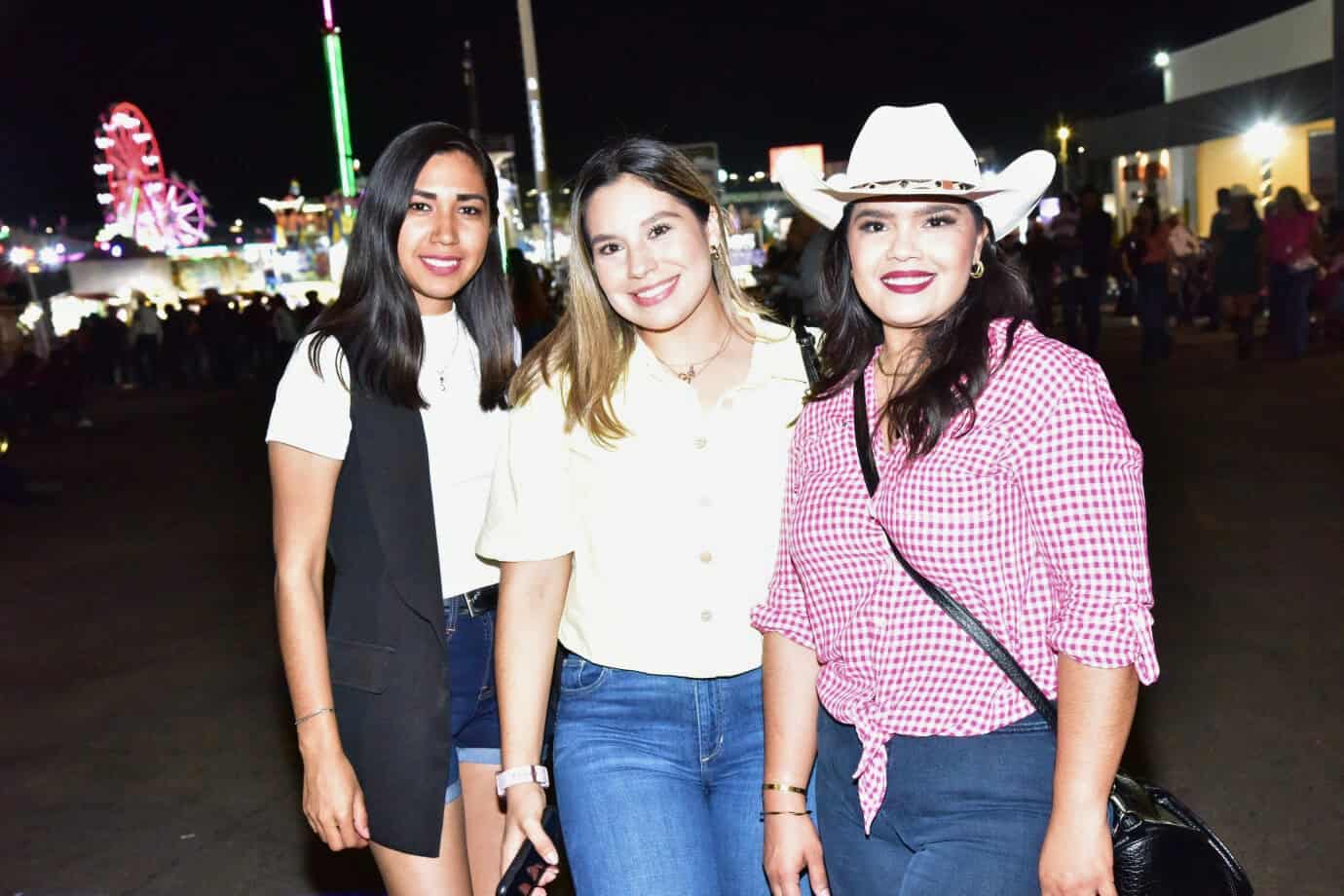 Hermosillenses reunidos en la Fiesta del Pueblo