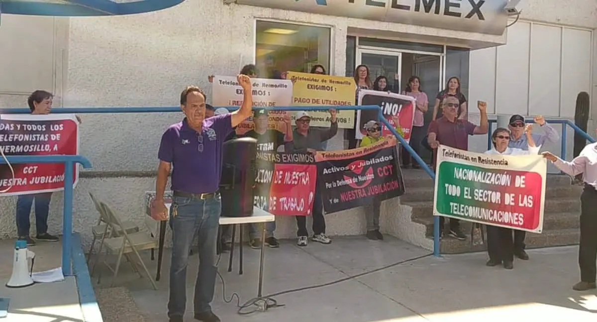 Jubilados protestan por revisión de contrato a Teléfonos de México