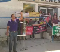 Jubilados protestan por revisión de contrato a Teléfonos de México