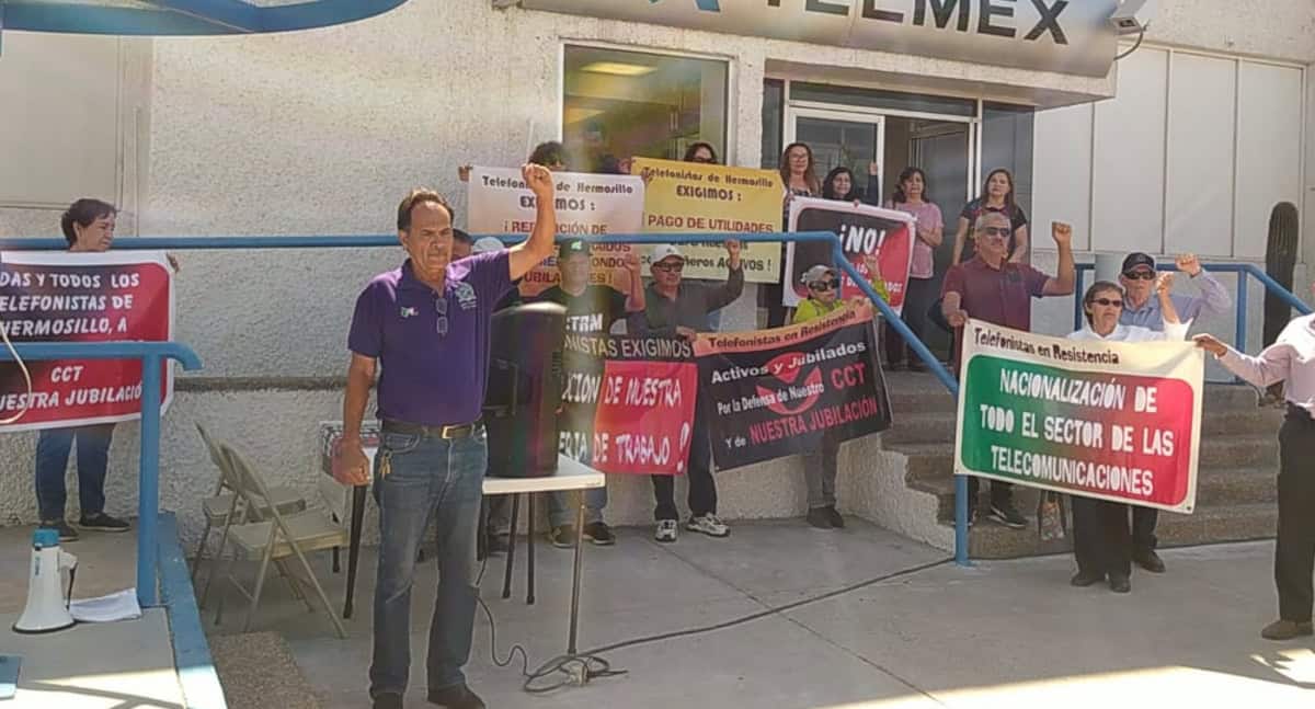 Jubilados protestan por revisión de contrato a Teléfonos de México