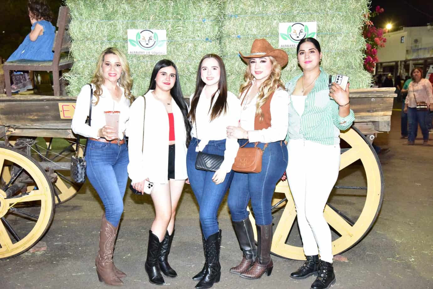 Hermosillenses reunidos en la Fiesta del Pueblo