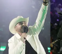 Gerardo Ortiz y El Komander arman noche de regional mexicano en Hermosillo