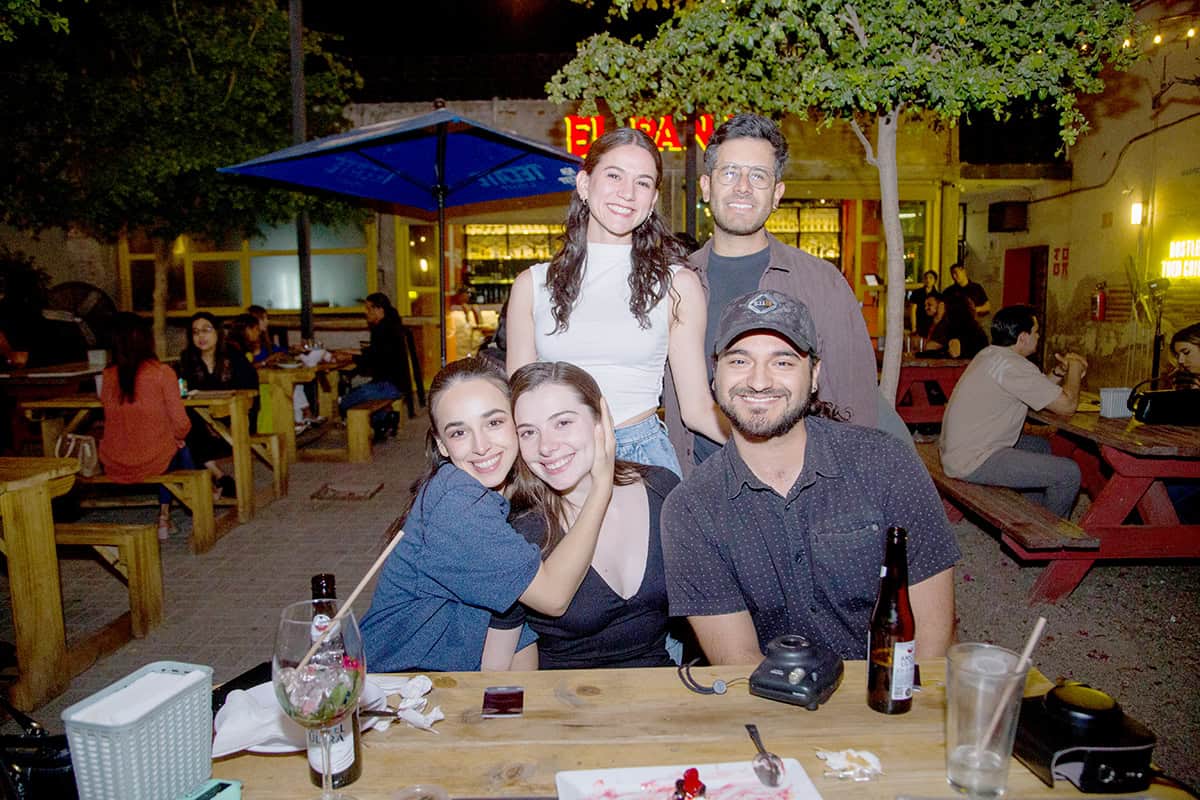 En Mercado H disfrutan entre amigos