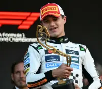Lando Norris sube a lo más alto del podio en Gran Premio de Mónaco