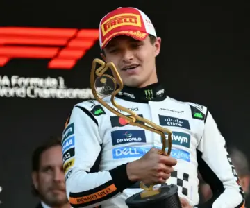 Lando Norris sube a lo más alto del podio en Gran Premio de Mónaco