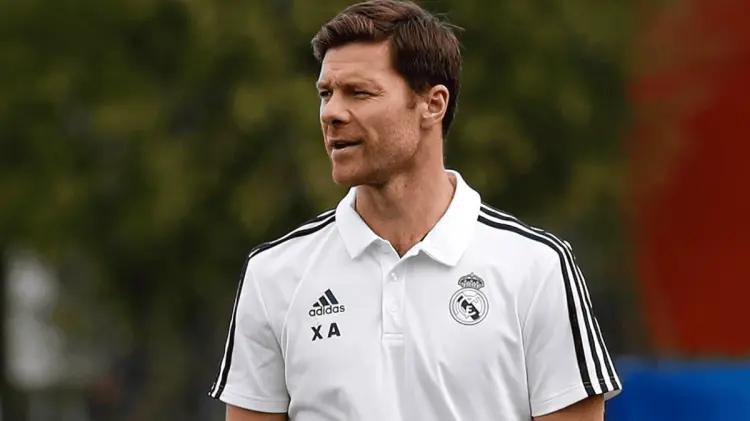 Xabi llega procedente del Bayer Leverkusen, donde vivió su primera experiencia como DT.