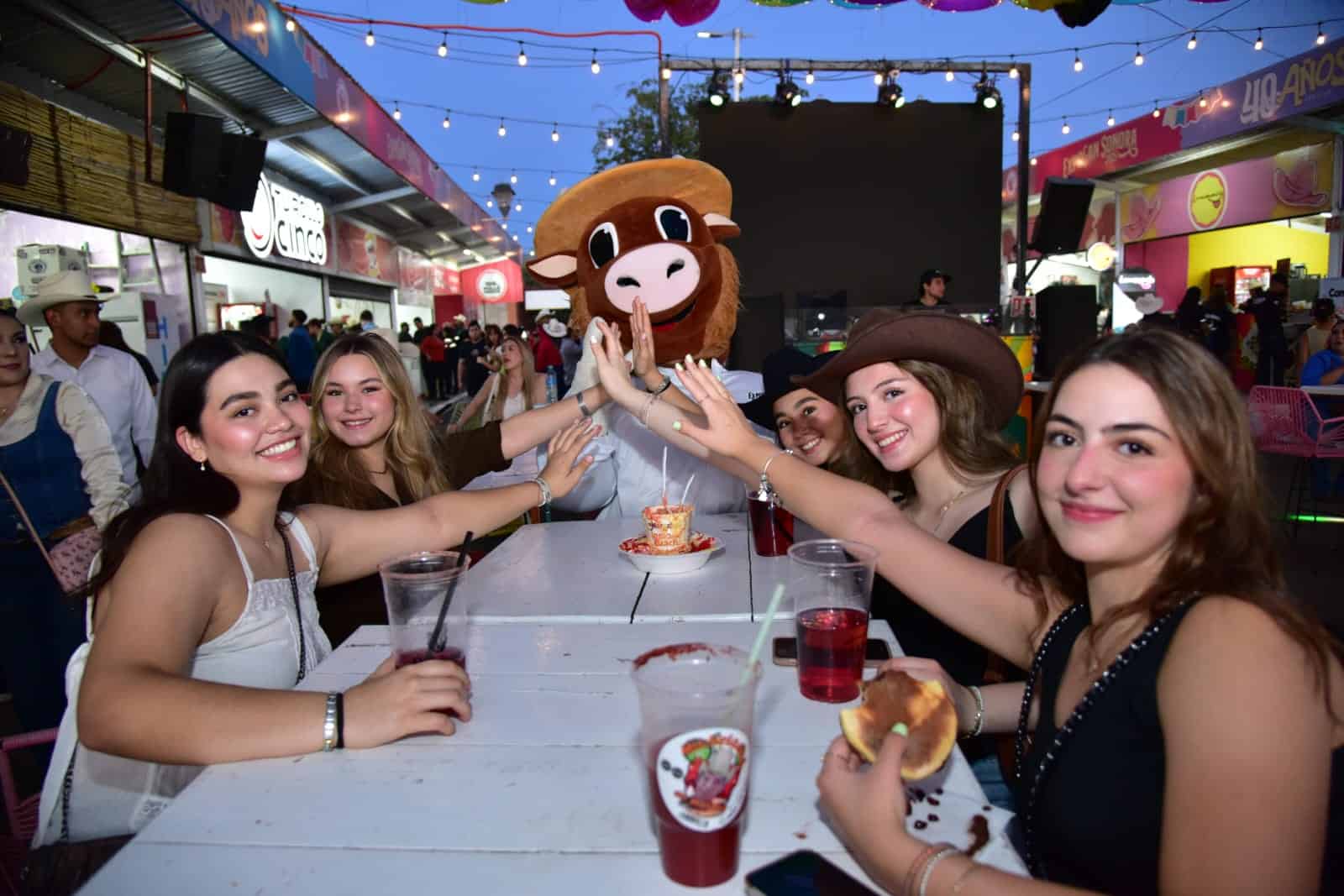 Últimas horas de fiesta en la ExpoGan 2025