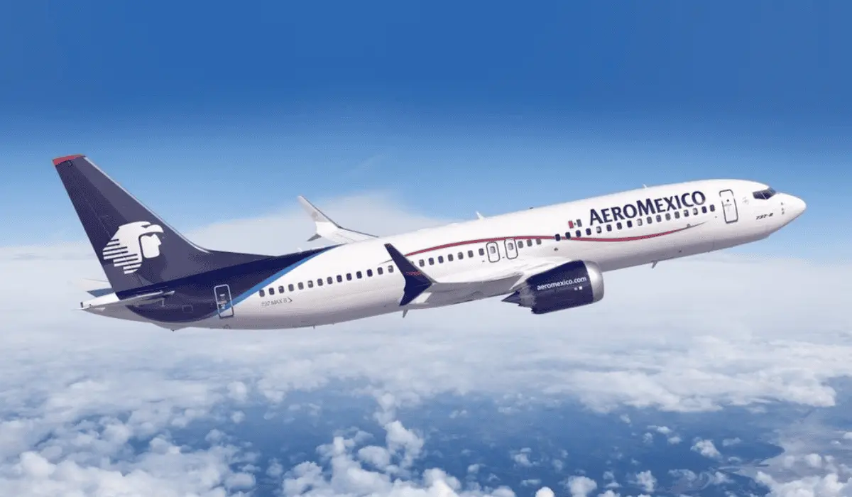Sobrecargos de Aeroméxico emplazan a huelga para el 1 de junio