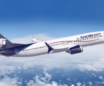 Sobrecargos de Aeroméxico emplazan a huelga para el 1 de junio