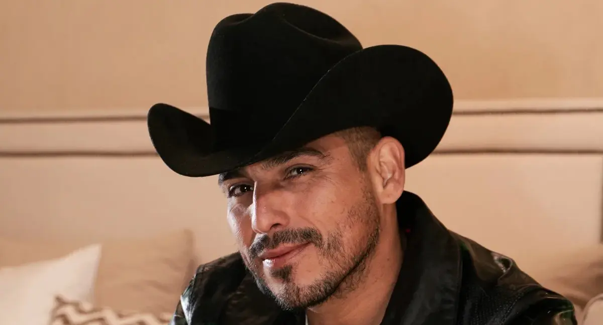 Espinoza Paz se une a la lista de artistas sin visa para trabajar en EU