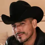 Espinoza Paz se une a la lista de artistas sin visa para trabajar en EU