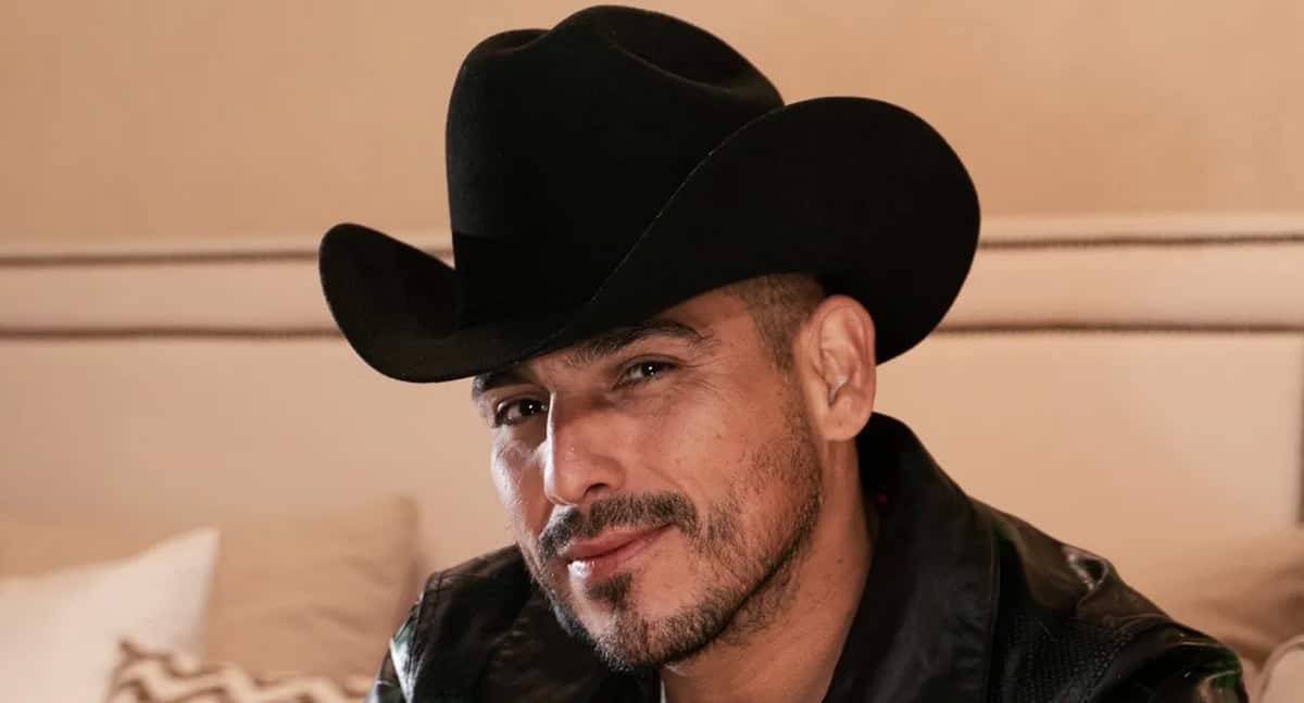 Espinoza Paz se une a la lista de artistas sin visa para trabajar en EU
