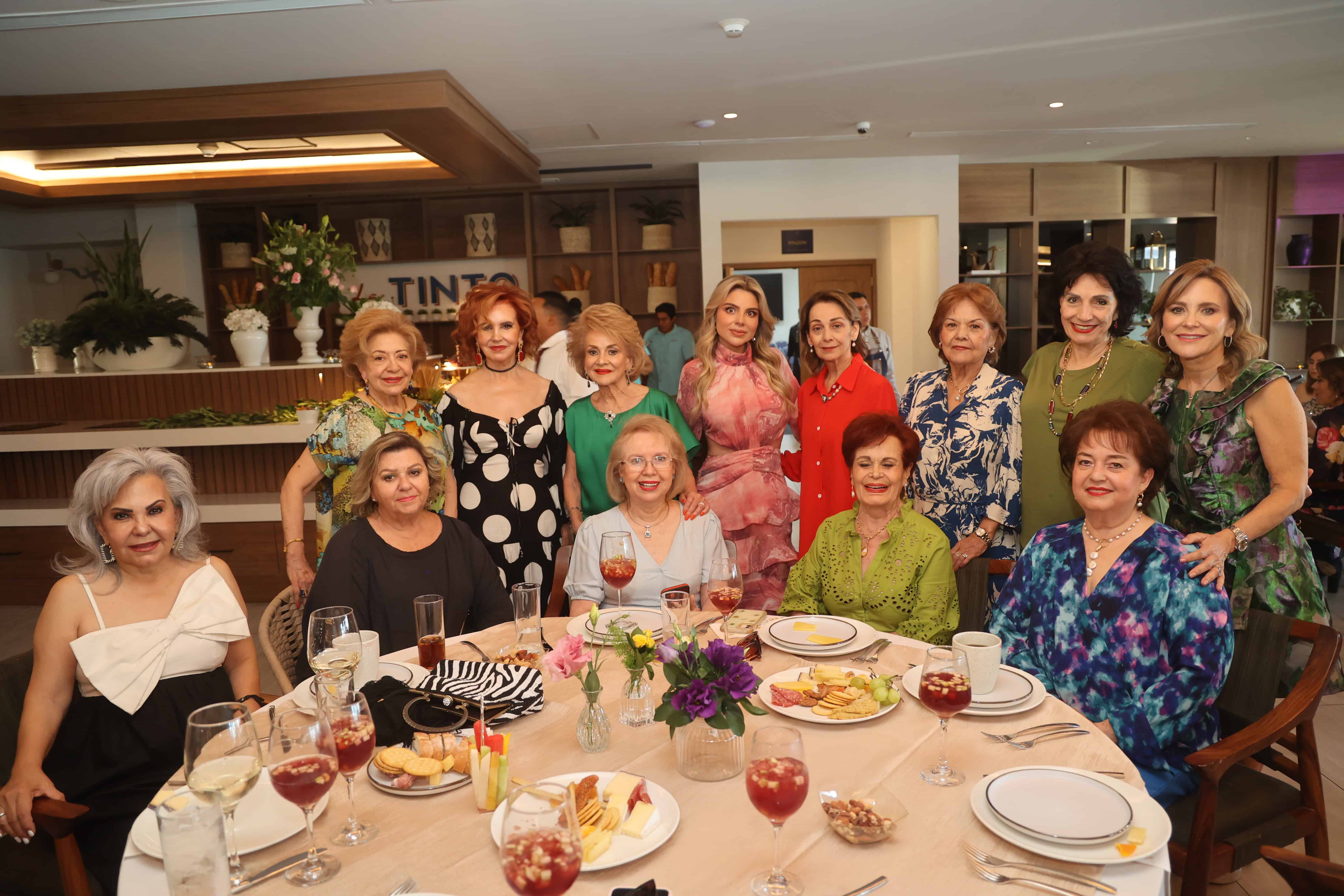 Realiza elegante Bridal Shower Laura Ileana Alonso