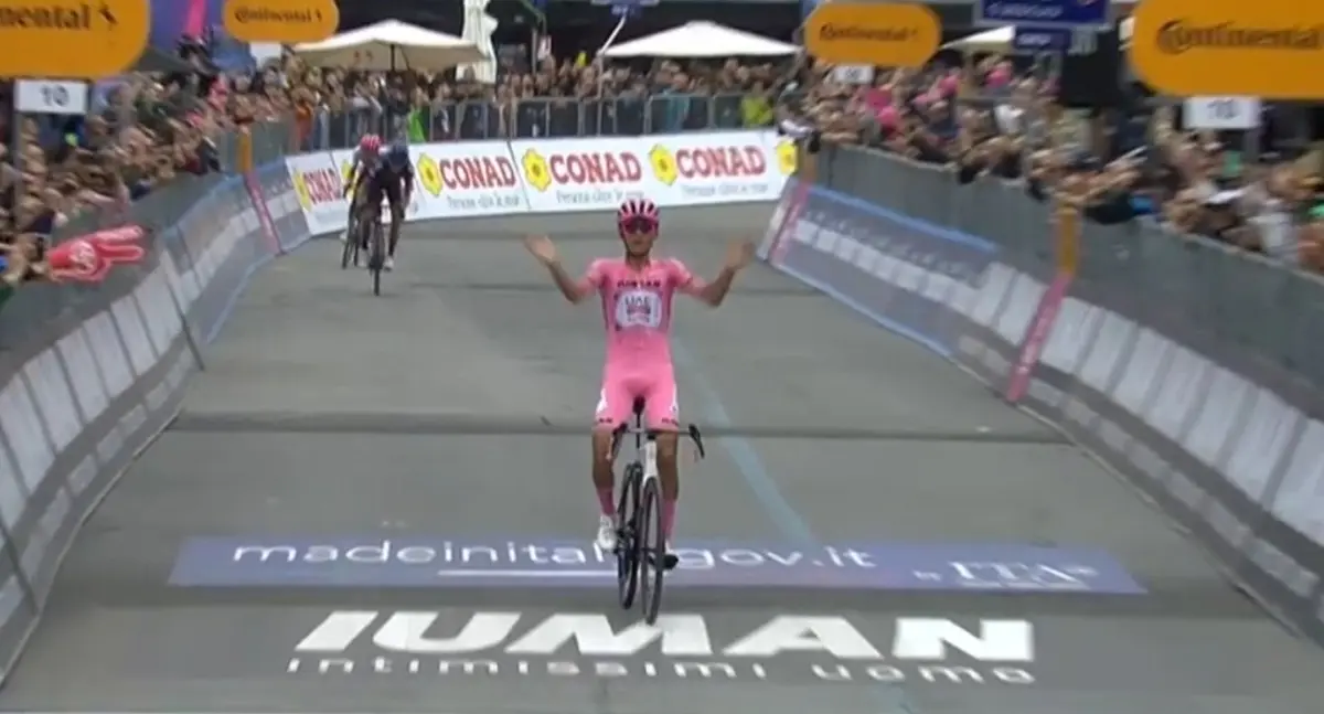 Isaac del Toro gana etapa 17 del Giro y conserva la Maglia Rosa