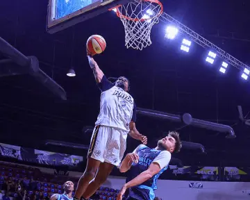 Rayos vence 97-96 a Ángeles con final dramático en la Arena Sonora