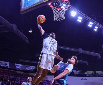 Rayos vence 97-96 a Ángeles con final dramático en la Arena Sonora