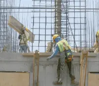 Pobreza laboral cae a su nivel más bajo desde 2005: 33.9%