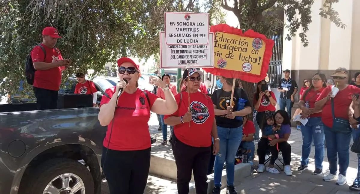Se manifiestan maestros federalizados de manera sincronizada en Sonora