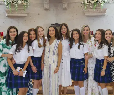 Alumnas del Colegio Liceo Thezia reciben confirmación