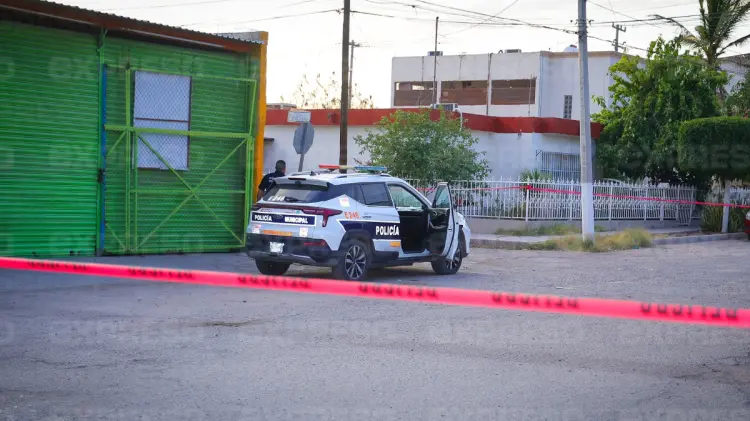 La  víctima presentaba tres heridas en el área del pecho y abdomen. (Foto: Cristian Ruiz / EXPRESO)