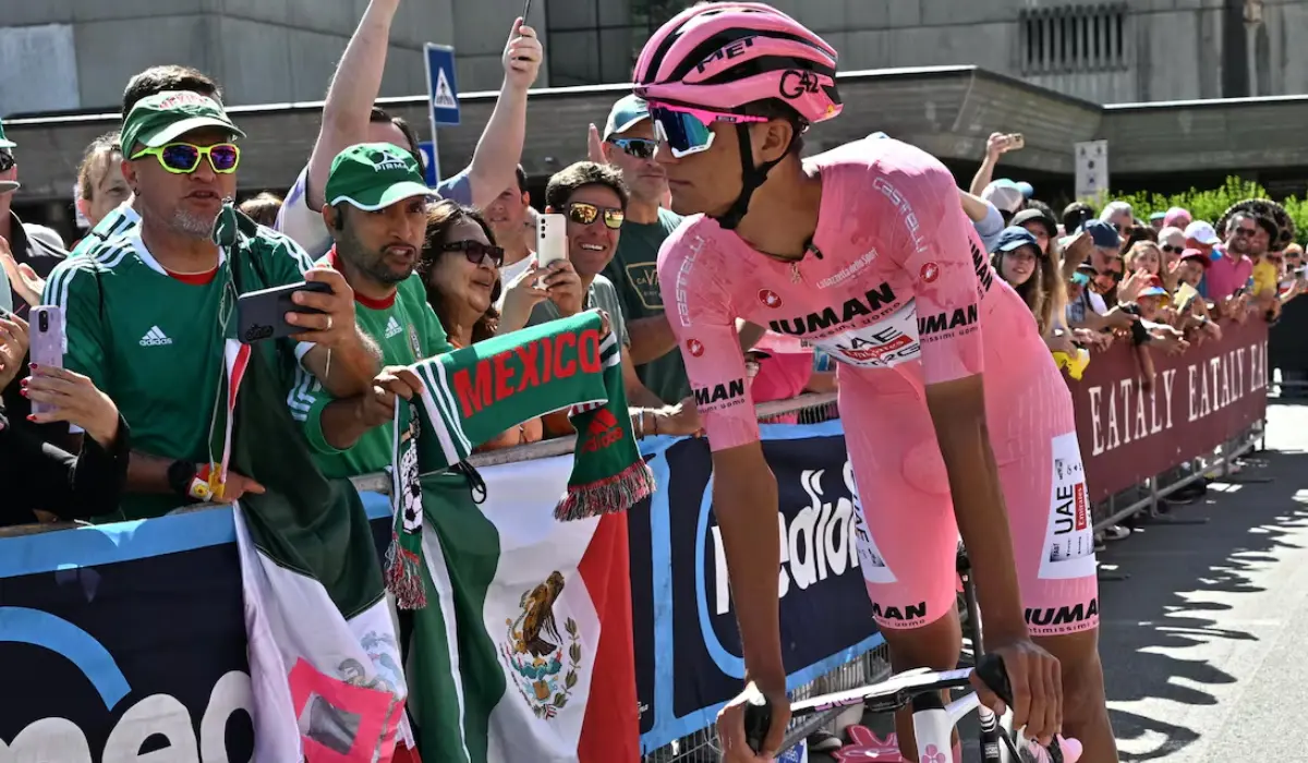 Mexicano Isaac del Toro pierde la Maglia Rosa en el Giro de Italia 2025