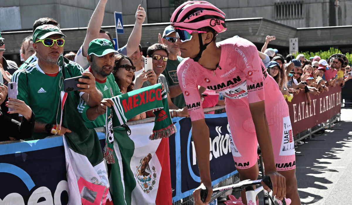 Mexicano Isaac del Toro pierde la Maglia Rosa en el Giro de Italia 2025