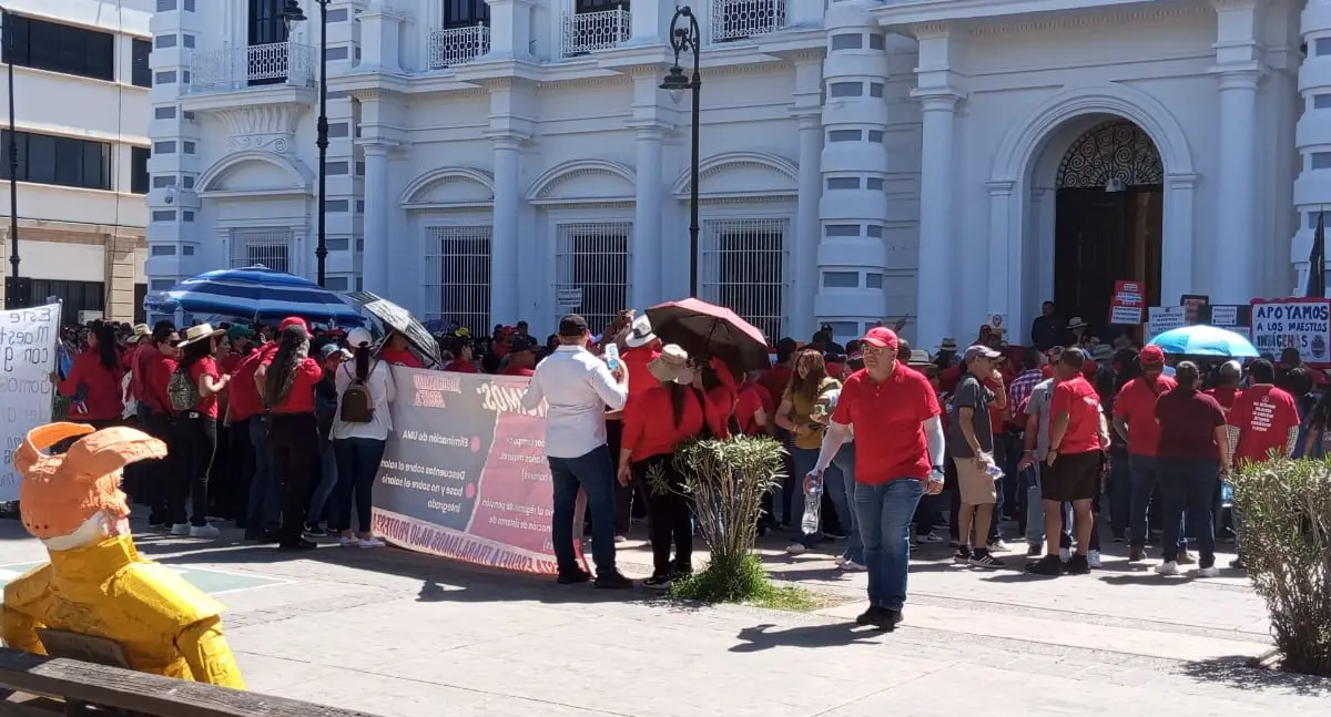 Marcha Movimiento Sonorense de Trabajadores de la Educación en la entidad