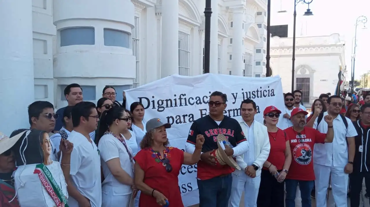 Exigen atención a sus problemas trabajadores eventuales de la salud
