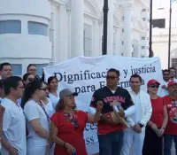 Exigen atención a sus problemas trabajadores eventuales de la salud