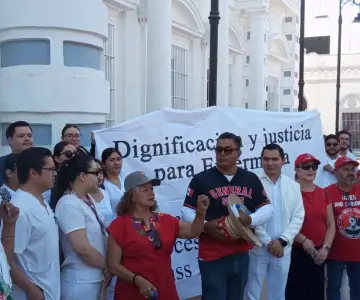Exigen atención a sus problemas trabajadores eventuales de la salud