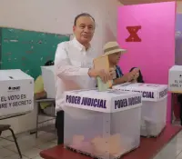 Hoy es un día histórico: Durazo emite su voto en la elección judicial