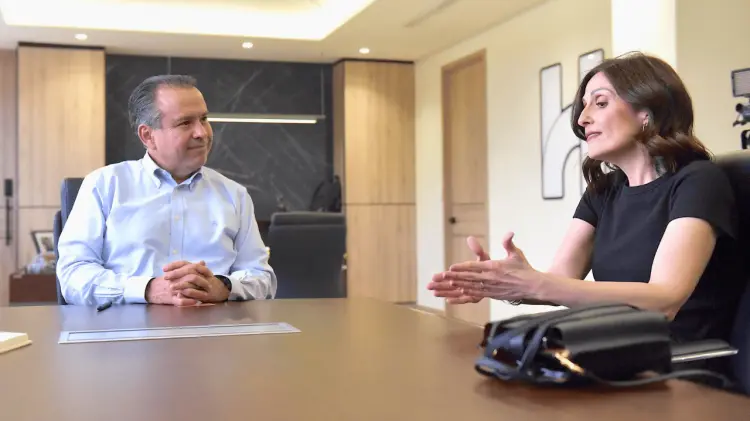 Antonio Astiazarán sostuvo una reunión con Victoria M. DeFrancesco Soto. (Foto: Cortesía)