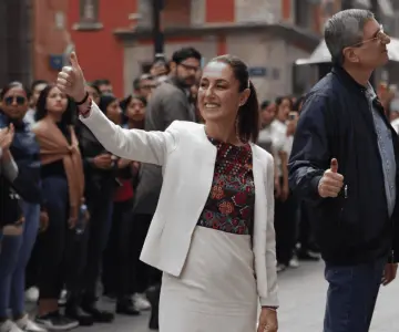 ¡Viva la democracia!: Sheinbaum acude a votar en la elección judicial