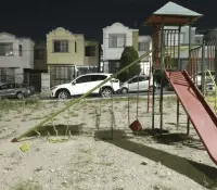 Menor de 6 años muere tras sufrir golpe por caída de un columpio