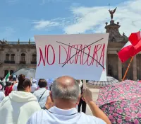 Ciudadanos se manifiestan en contra de la elección judicial 
