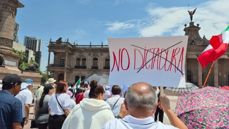 Los manifestantes fueron convocados por el colectivo México Unido. (Foto: Agencia Reforma)