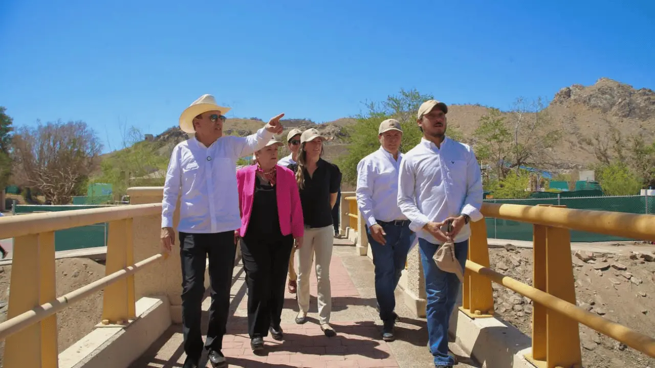 Gobierno de Sonora recibe escrituras del Cerro de la Cementera