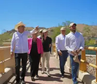 Gobierno de Sonora recibe escrituras del Cerro de la Cementera